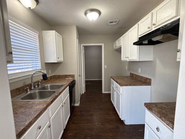 Photo - Start the year off in this charming 3 bed, 2 bath Broken Arrow home!