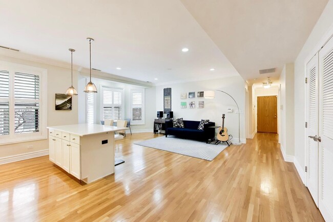 Photo - 1701 N Crilly Ct Unit 2E