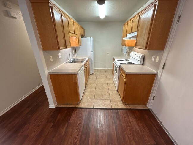 Photo - 912 McDaniel Cir