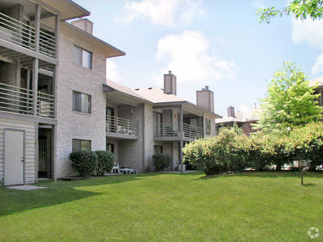 Building Photo - Waterford Green Apartments & Townhomes