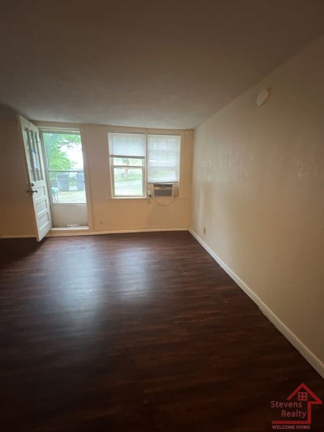 Photo - 180 E Stevens St