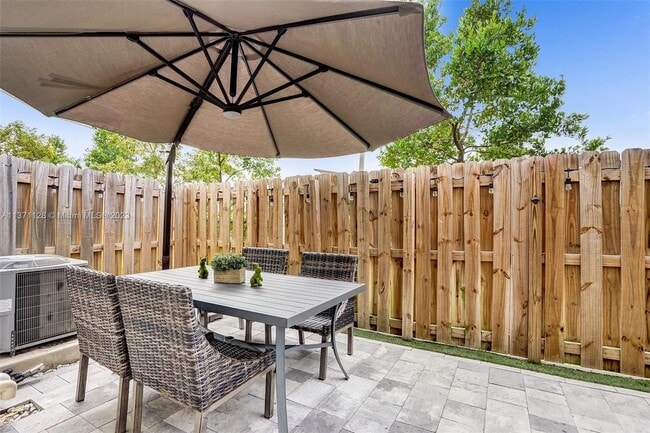 Photo - 10437 NW 82nd St Unit 5