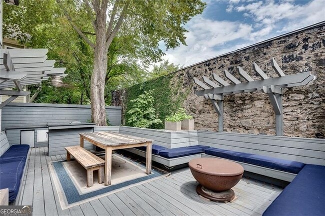 Photo - 175 Sampson St NE