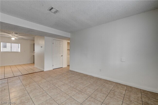 Photo - 1832 Goldfield St
