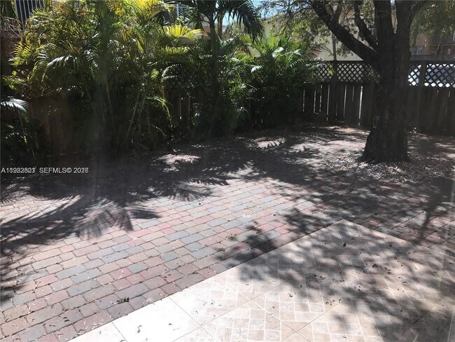 Photo - 4650 NW 79th Ave Unidad 1F