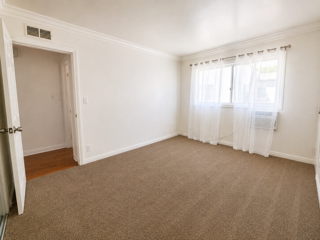 Photo - 216 S Gale Dr