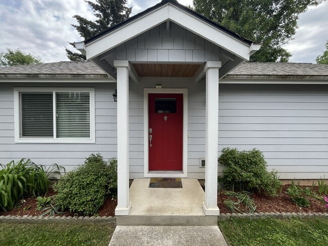 Building Photo - Beautiful Single-Level Home with Open Layout, Washer/Dryer & Modern Kitchen