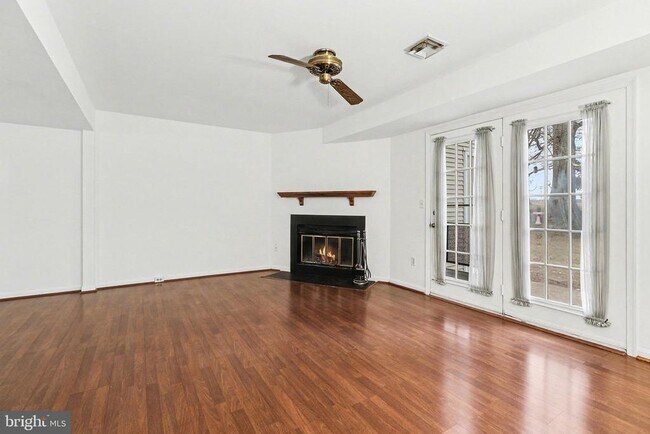 Photo - 503 Barrington Ct