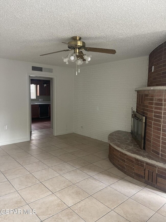 Photo - 620 E Crosby Ave