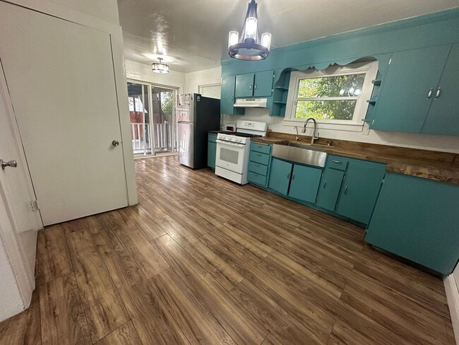 Photo - 301 Ainsley Ave