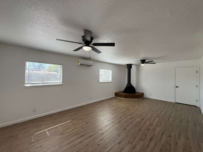 Photo - 230 Craigmont Ln