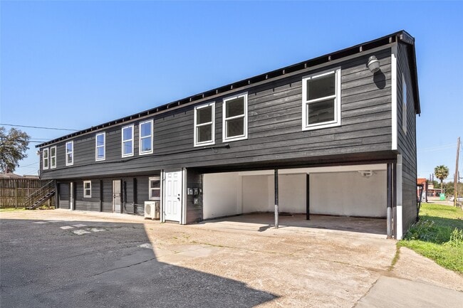Building Photo - 2820 Blodgett St Unit 2 Rental