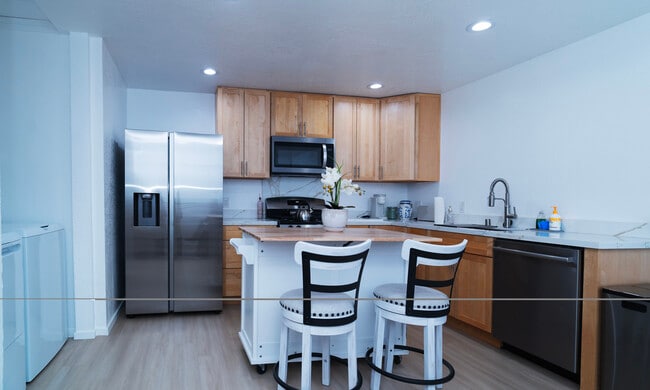 Building Photo - 730 Sunset Pky Unit ADU