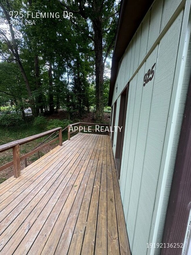 Photo - 925 Fleming Dr