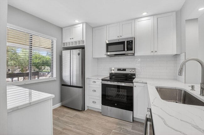 Photo - 6649 Somerset Dr Unit A206