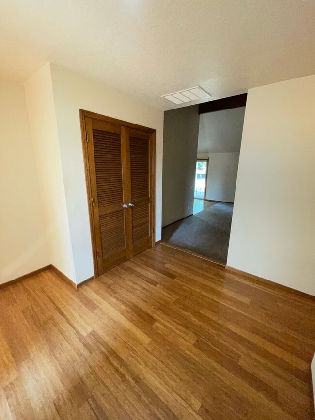 Photo - Cute Home with large yard in Hillsboro