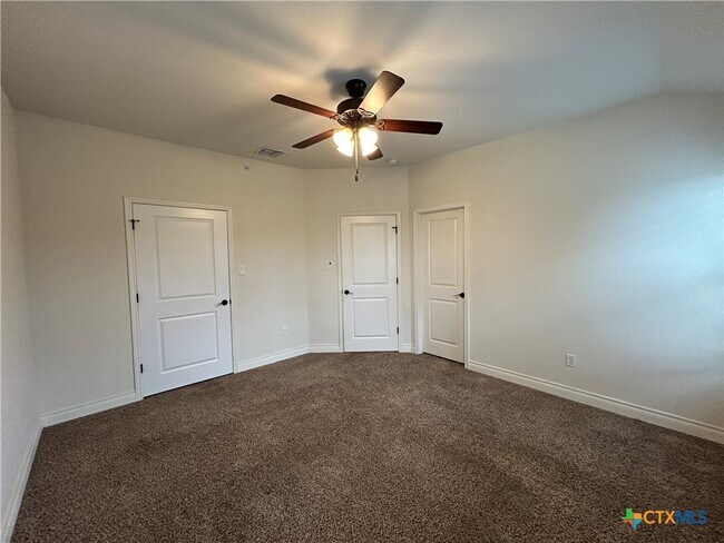 Photo - 318 Untermaier St