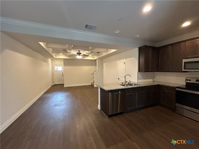 Photo - 318 Untermaier St