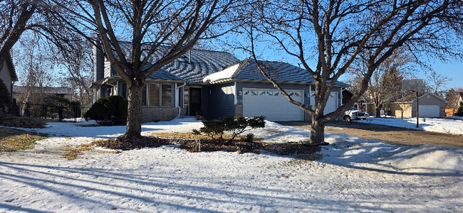 Photo - 9231 Queens Garden N