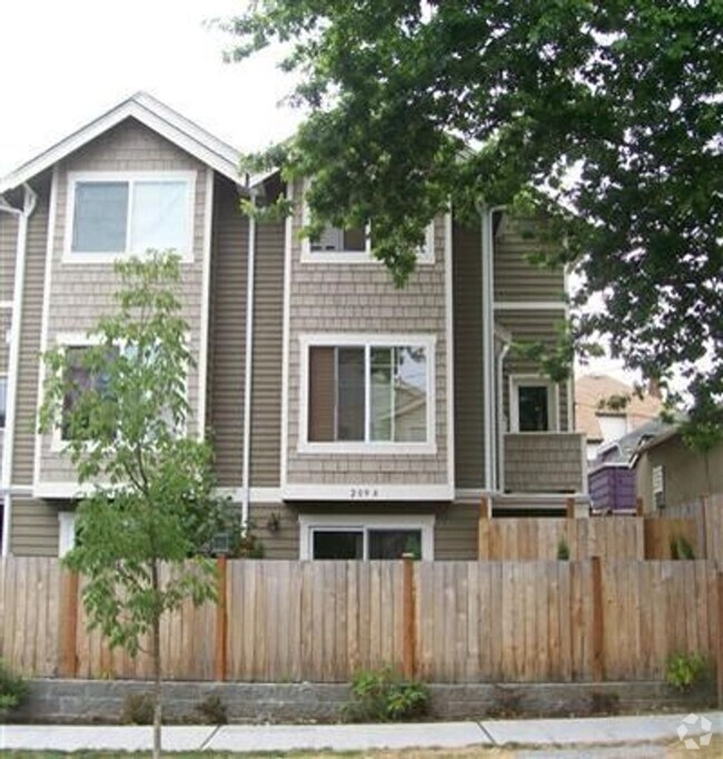 Building Photo - Introducing our stunning 2-bedroom, 2-bath... Rental