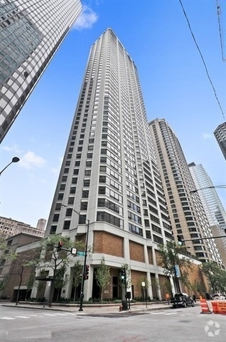 Building Photo - 400 E Ohio St Rental