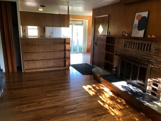 Photo - Mid-Century Modern In Garden Home