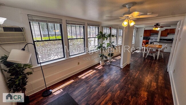Photo - 1601 Broadway St