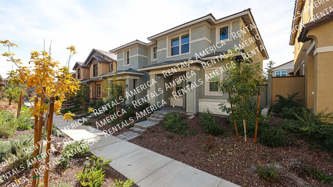 Photo - 2858 N Evergreen St