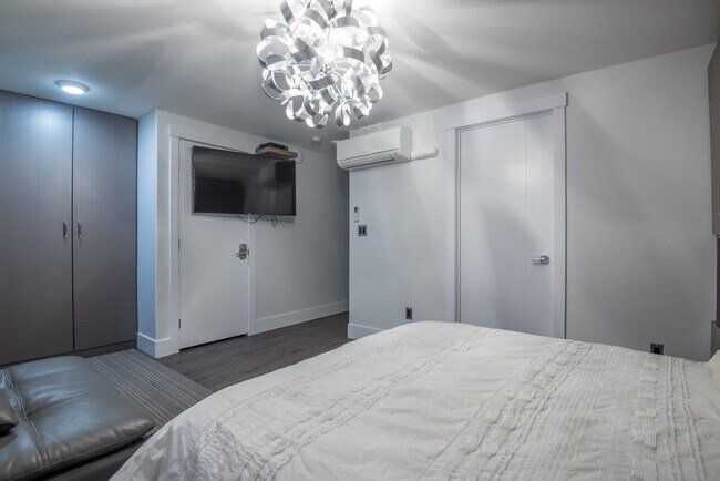 Photo - 1174A Spadina Crescent E Unit 0