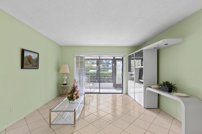 Photo - 15450 Pembridge Ave Unit 164