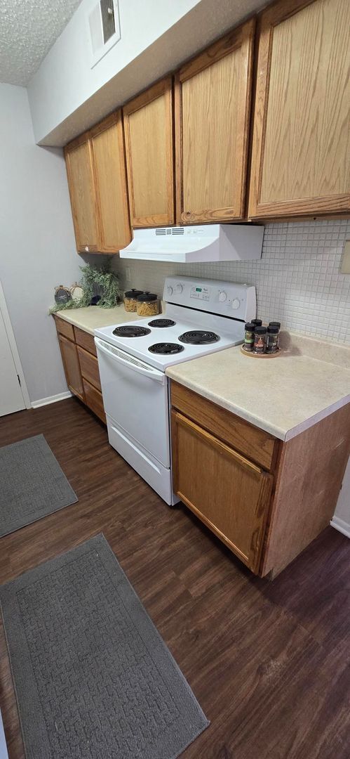 Photo - Renovated Two Bedroom Condo with Garage Space in Ladue School District