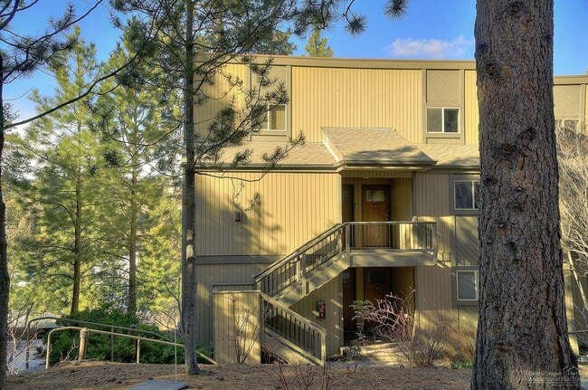 Building Photo - SWEET 2 BEDROOM, 1 BATH MT BACHELOR VILLAG... Unit 221