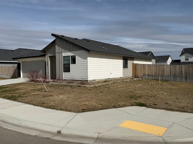 Photo - 1840 SW Sparrow Pl