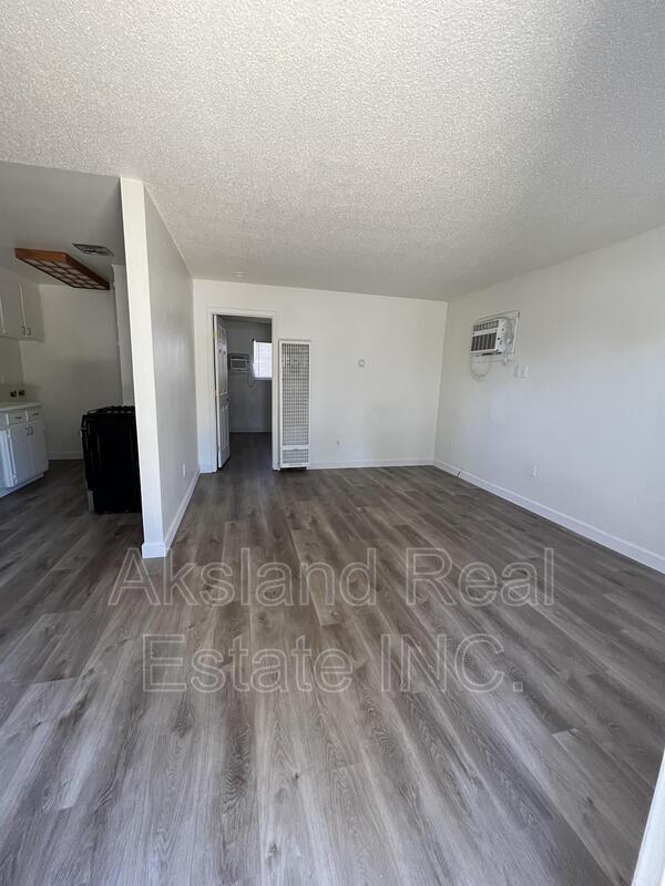 Photo - 4555 Davis Ave