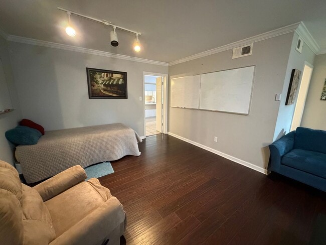 Photo - Beautiful 3 Bedroom Townhome
