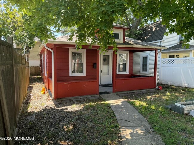 405 1/2 Brinley Ave