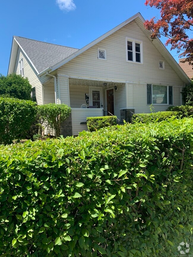Building Photo - 56 Locust Ave Rental