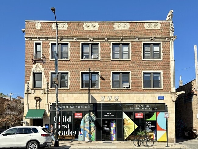 Building Photo - 821 W Diversey Pkwy Rental
