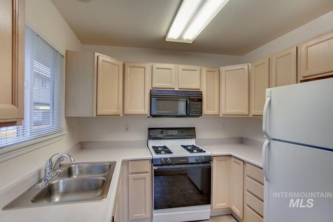 Photo - 511 W State St