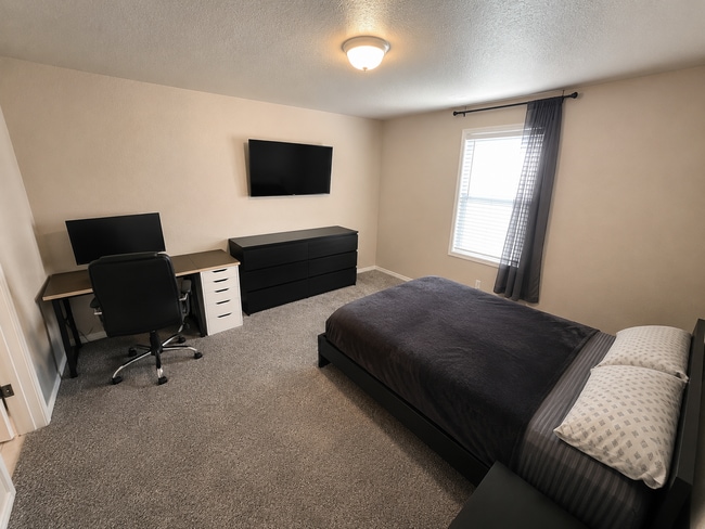 Photo - Bright Open-Concept Home with Fenced Yard, Double Garage & Community Amenities
