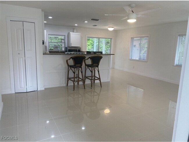 Photo - 5237 Warren St