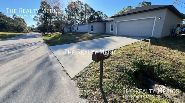 Photo - 674 Toni St SW