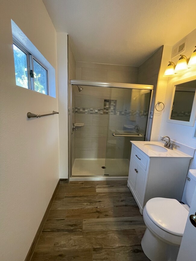 Baño principal - 1346 Dorcas St