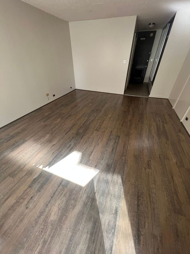 Renovated studio @ Pacific Grand $1400.00 - Renovated studio @ Pacific Grand $1400.00 House