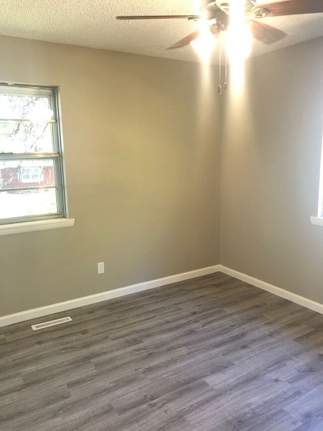 Photo - Newly remodeled 2 bedroom duplex in SW Spr...