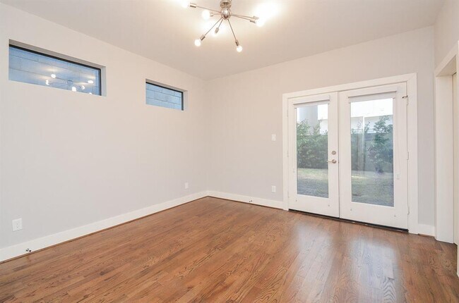 Photo - 3813 La Branch St