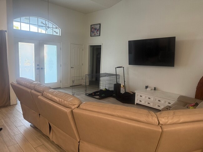 Sala de estar - 5780 Osprey Rd