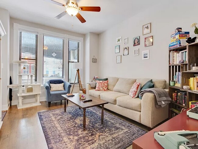 Photo - 3251 N Lakewood Ave Unidad 1F