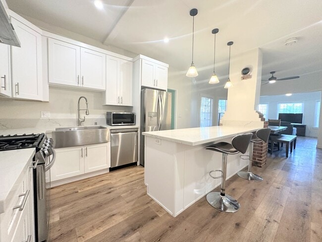 Building Photo - Gorgeous 2bd/2ba Unit 2939