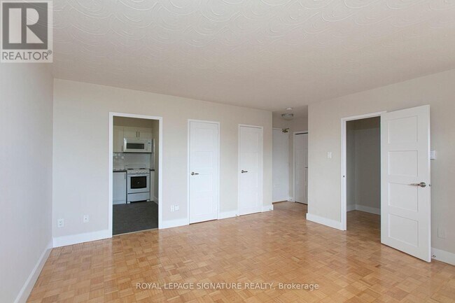 Photo - 525 Eglinton Ave E Unit 900